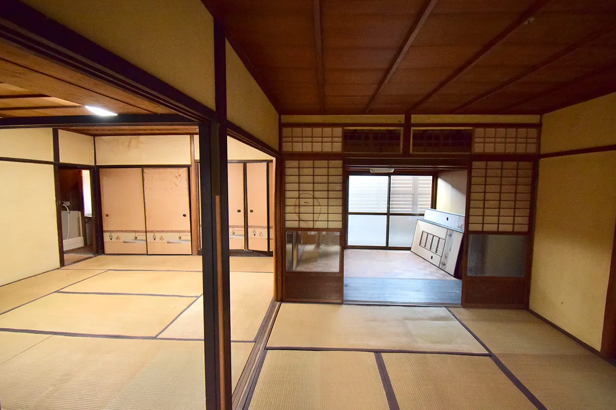 Residential environment between the Kamo River and Kyoto Imperial Palace! Used detached house in Bishamon-cho, Kamigyo-ku.