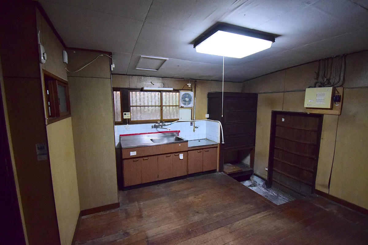 Residential environment between the Kamo River and Kyoto Imperial Palace! Used detached house in Bishamon-cho, Kamigyo-ku.