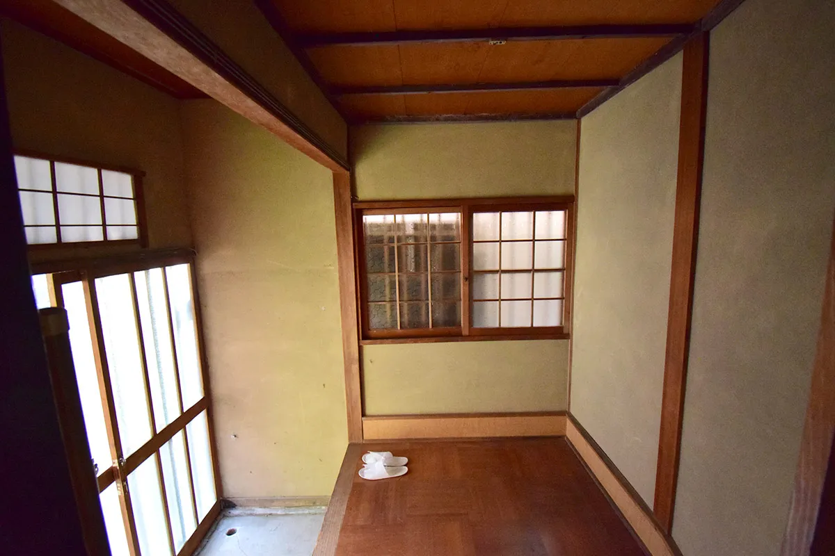 Residential environment between the Kamo River and Kyoto Imperial Palace! Used detached house in Bishamon-cho, Kamigyo-ku.