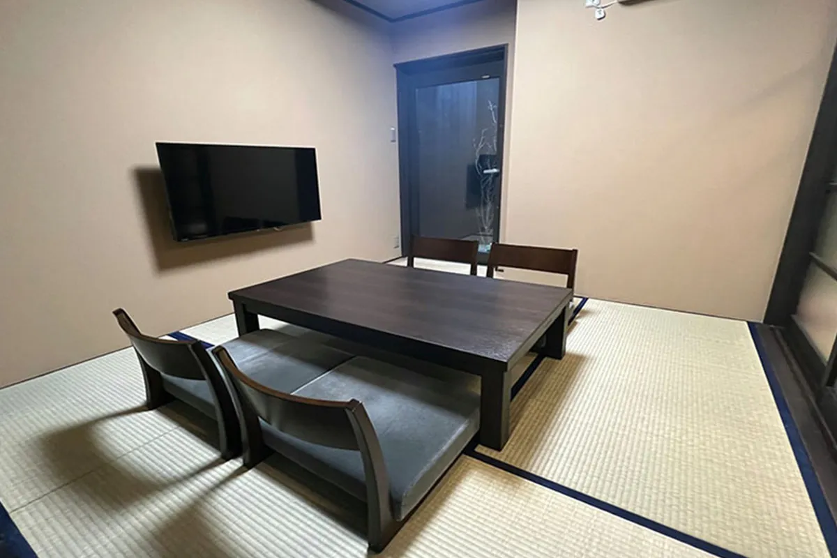 Currently operating as a guesthouse! Used detached house near Nijo Castle Station