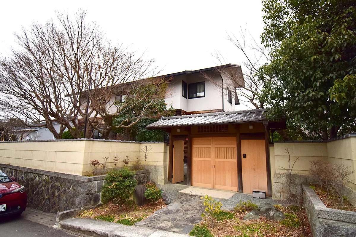 A mansion with a site of 128 tsubo located in Shikagaya, Sakyo Ward