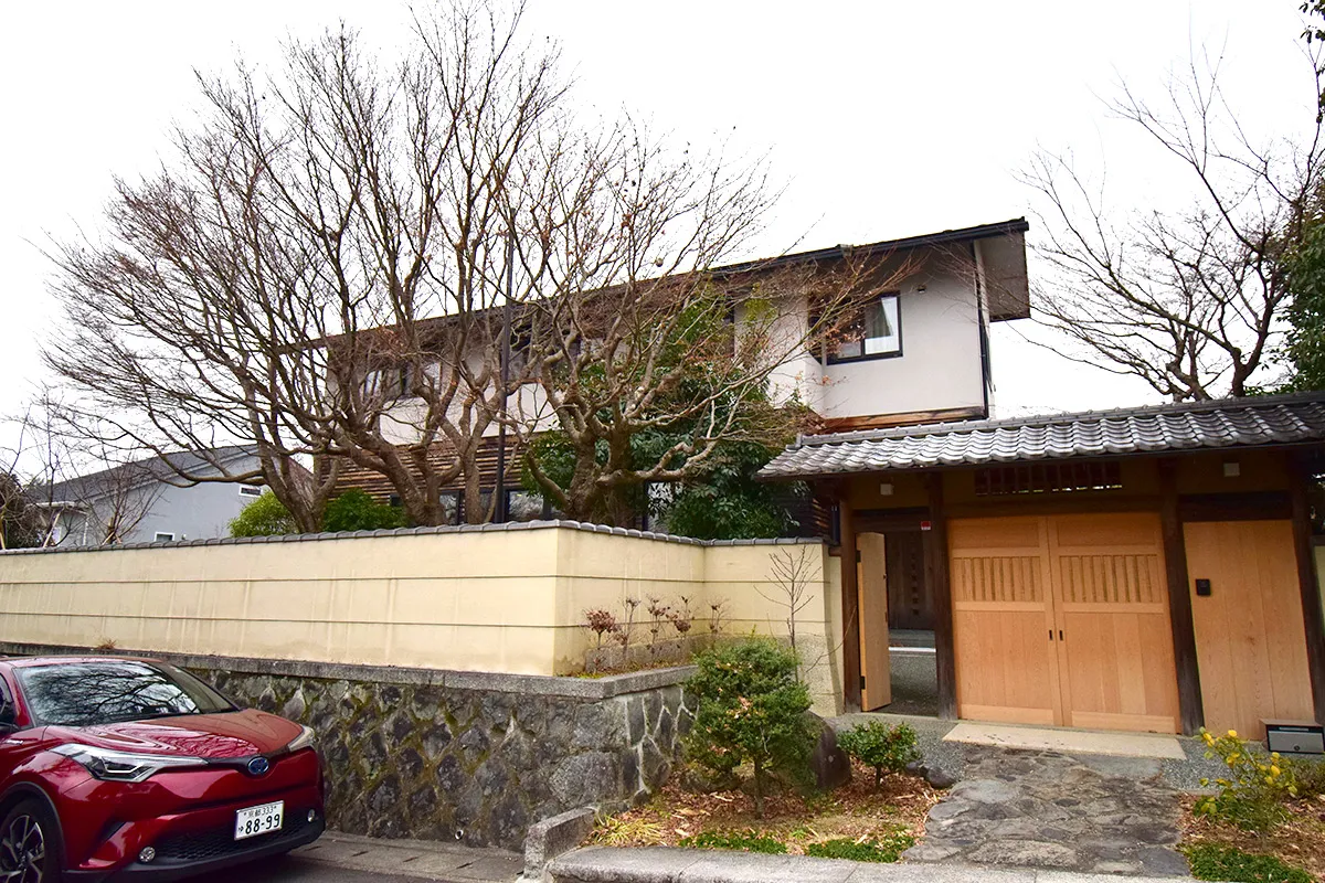 A mansion with a site of 128 tsubo located in Shikagaya, Sakyo Ward