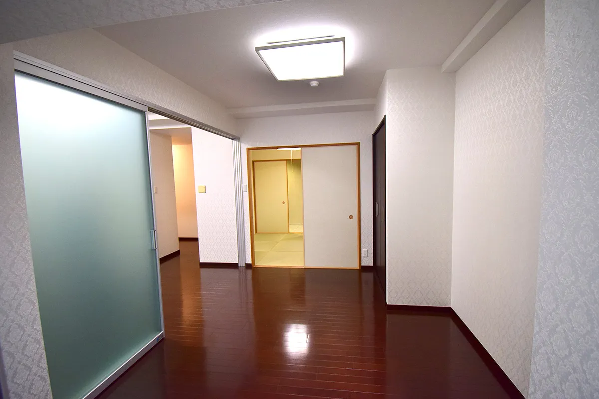 Just a short walk from Gion Shijo Station! A condominium with a large garden!