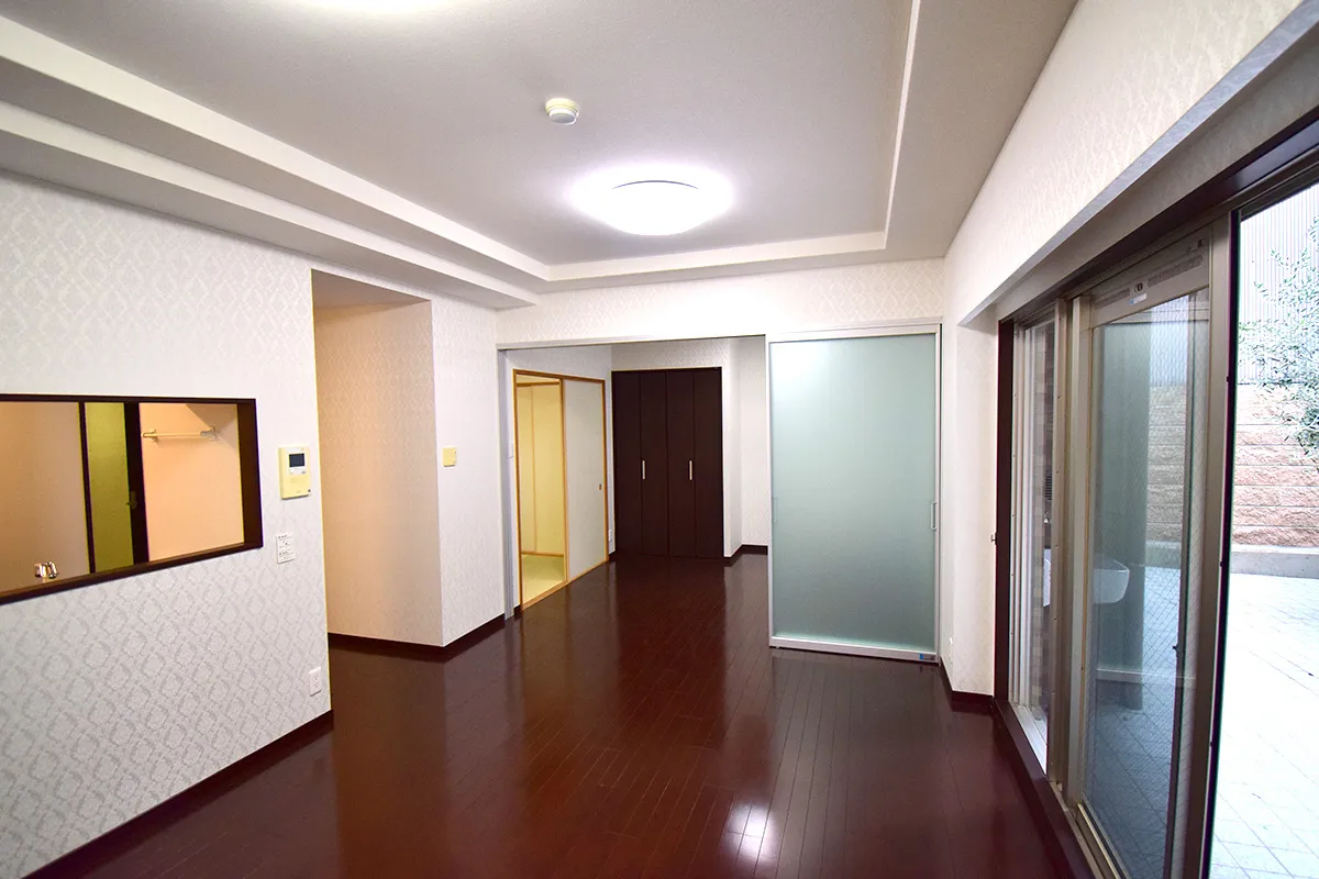 Just a short walk from Gion Shijo Station! A condominium with a large garden!