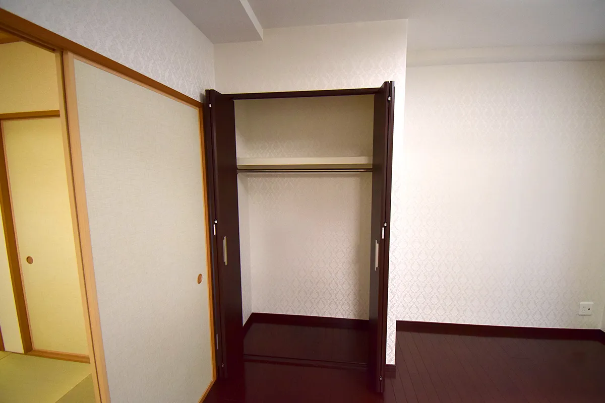 Just a short walk from Gion Shijo Station! A condominium with a large garden!