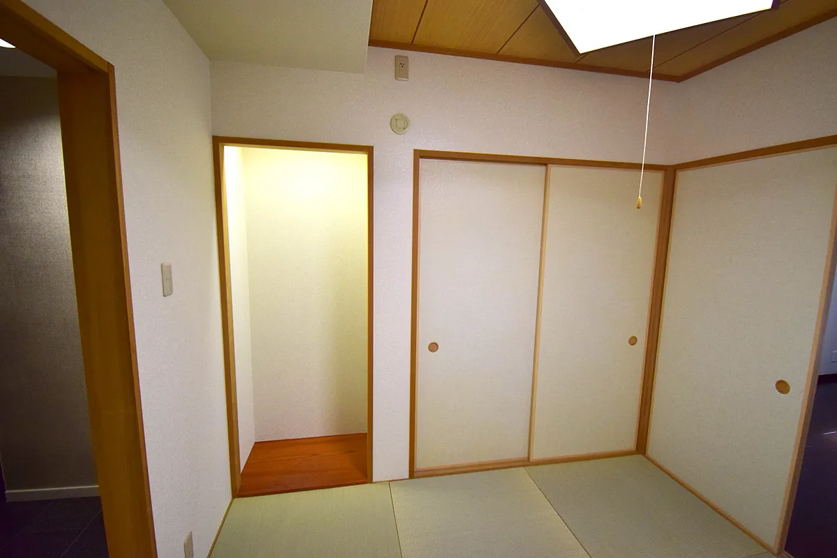 Just a short walk from Gion Shijo Station! A condominium with a large garden!