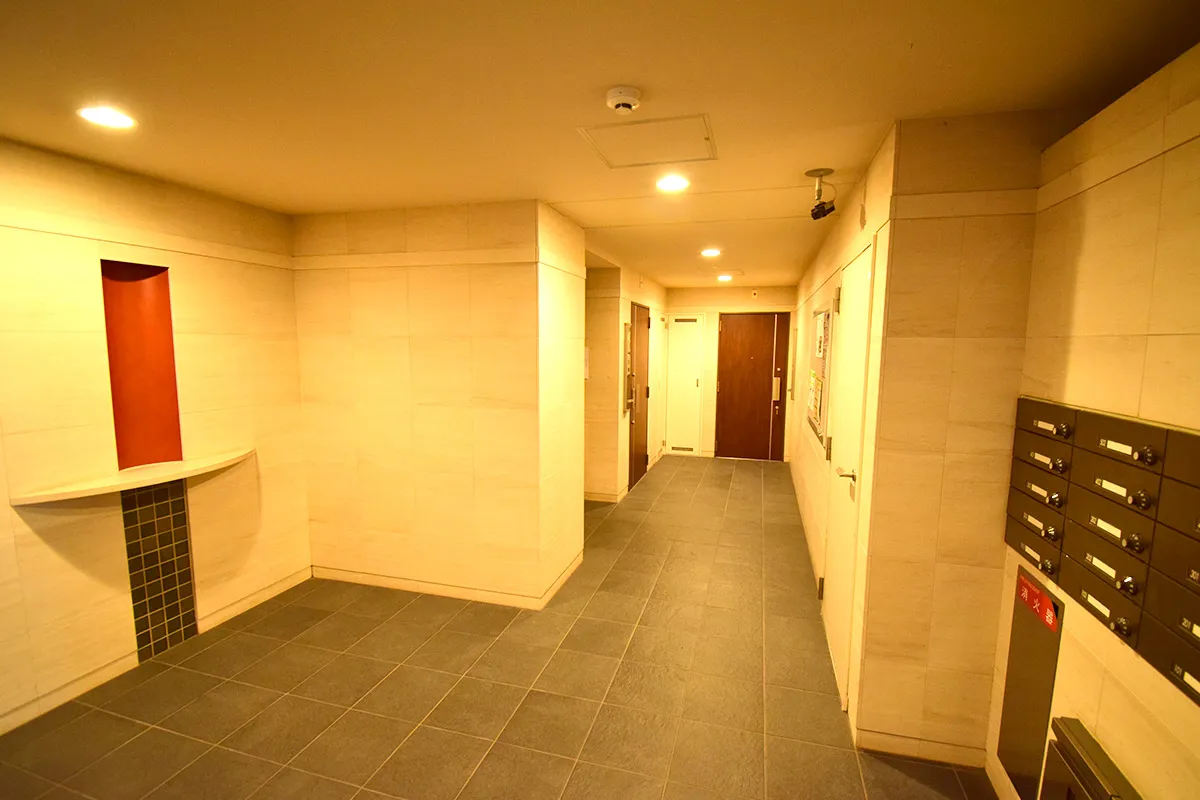 Just a short walk from Gion Shijo Station! A condominium with a large garden!