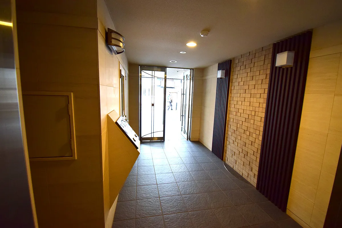 Just a short walk from Gion Shijo Station! A condominium with a large garden!