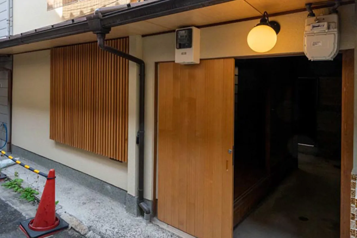 Kyomachiya with good access, about 3 minutes walk from Karasuma Station