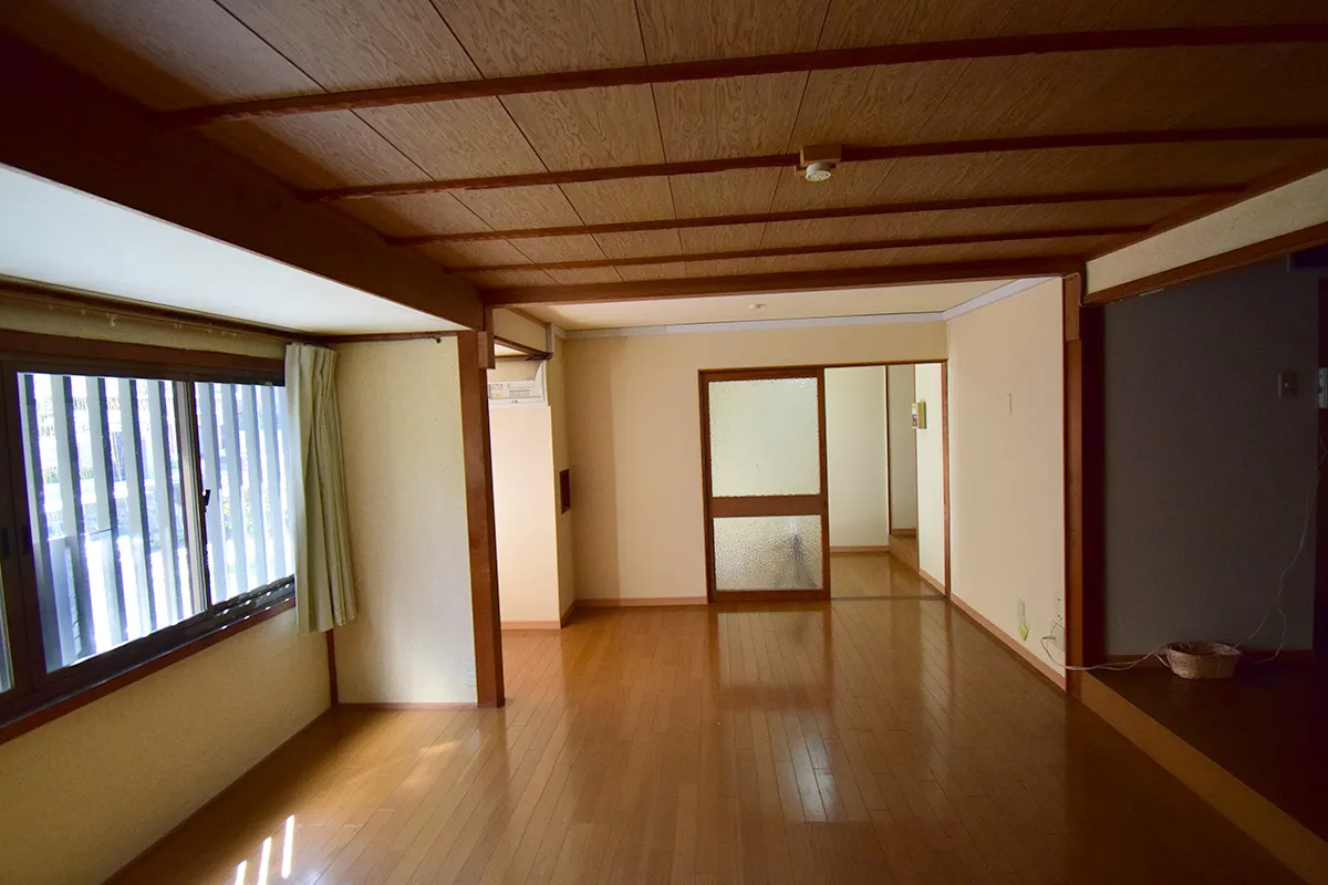 A Kyomachiya building facing Shirakawa in Kyoto