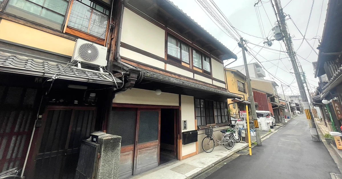 Kyomachiya with main house and detached house