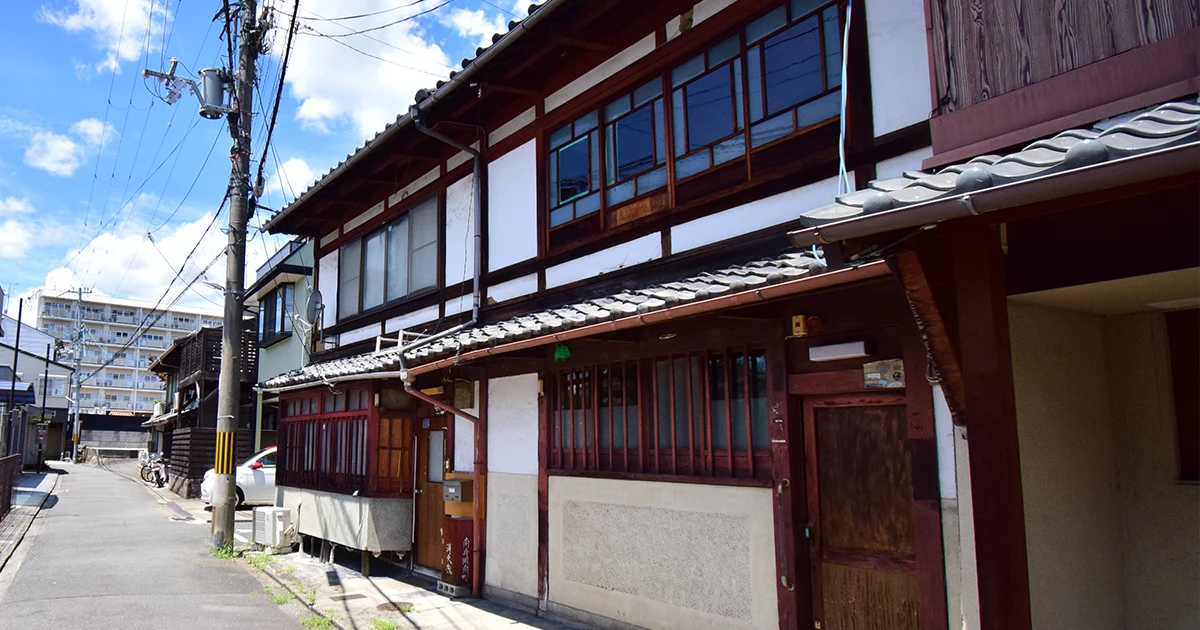 Kyomachiya with main house and detached house