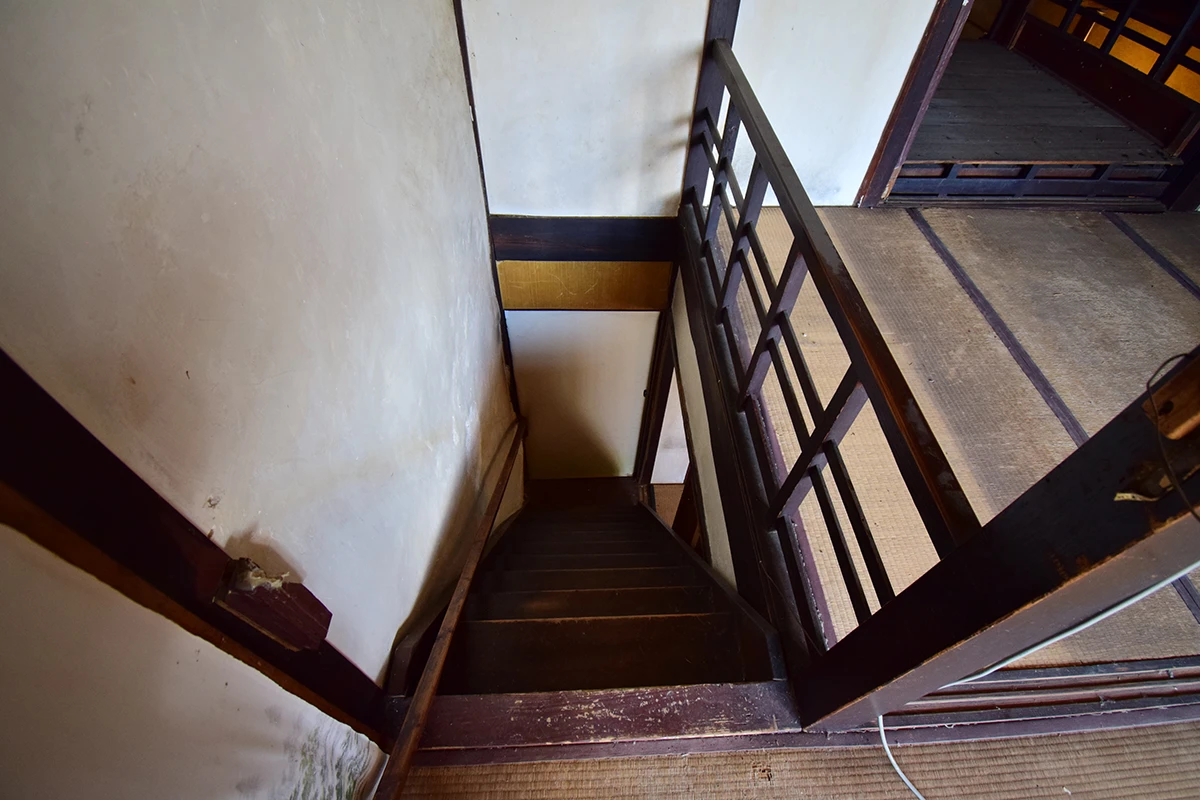 A Kyoto townhouse located in Nishijin, where the townscape typical of Kyoto is attractive.