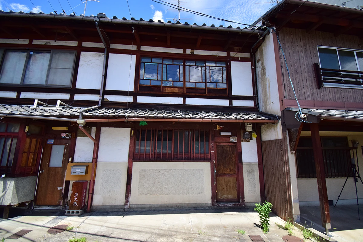 A Kyoto townhouse located in Nishijin, where the townscape typical of Kyoto is attractive.