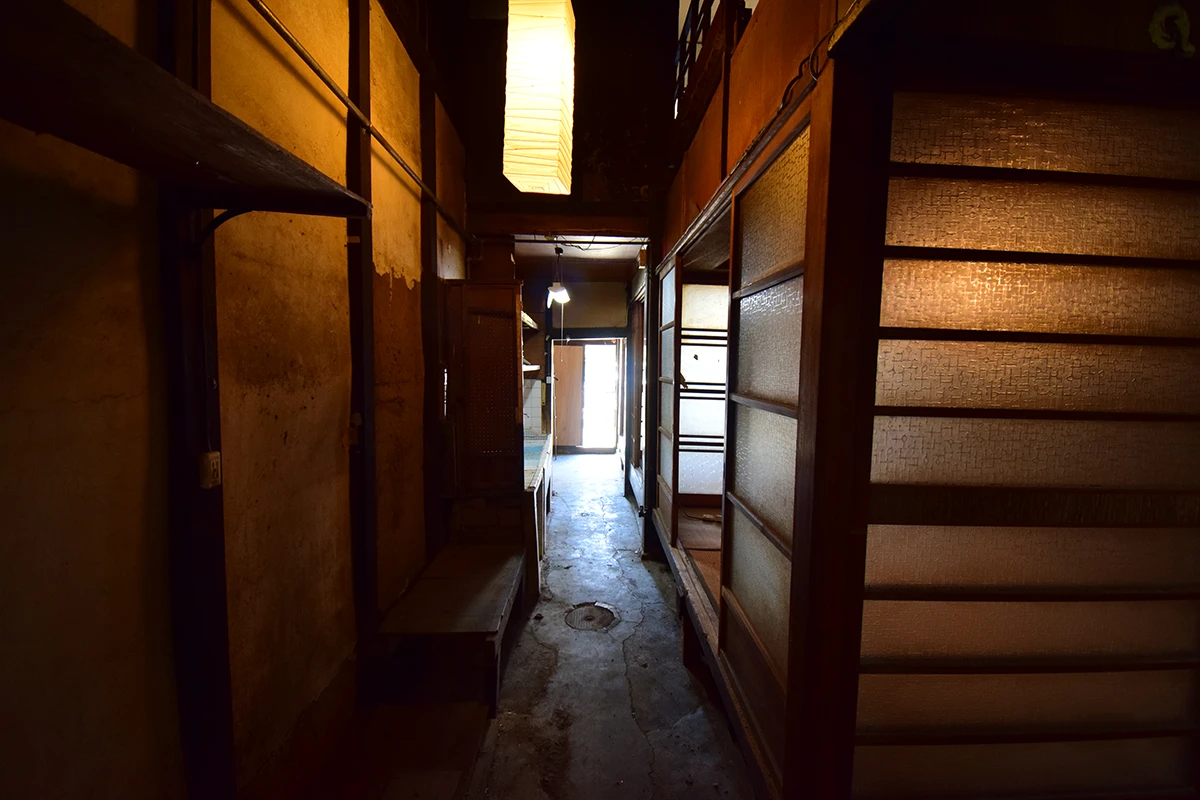 A Kyoto townhouse located in Nishijin, where the townscape typical of Kyoto is attractive.