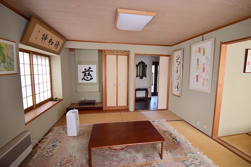 Dual-Purpose Spacious House: Traditional Residence & workshop in Tranquil Sakyo Ward