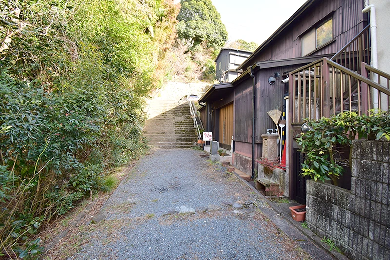 Dual-Purpose Spacious House: Traditional Residence & workshop in Tranquil Sakyo Ward