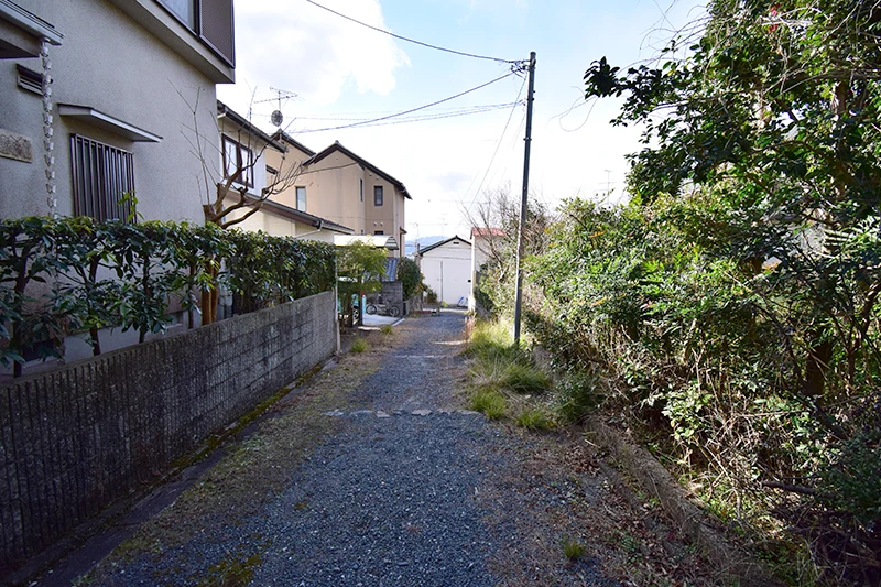 Dual-Purpose Spacious House: Traditional Residence & workshop in Tranquil Sakyo Ward