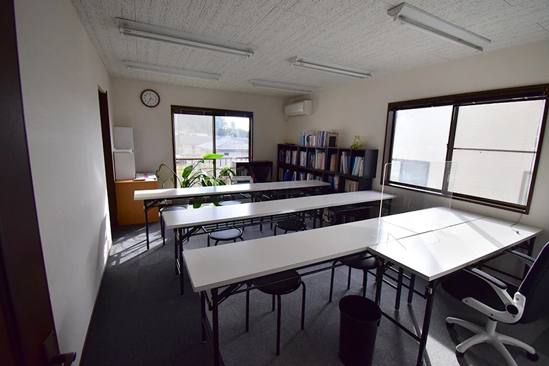 Dual-Purpose Spacious House: Traditional Residence & workshop in Tranquil Sakyo Ward