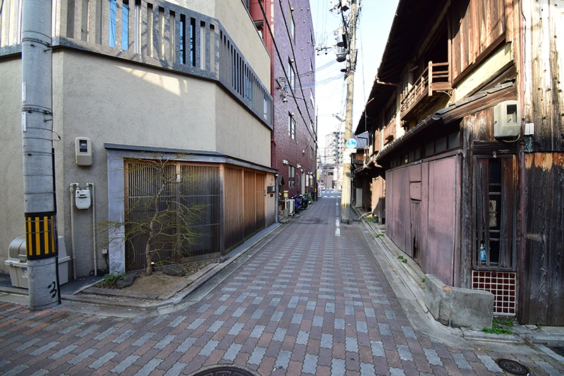 A 3-Story Guesthouse with Panoramic Rooftop Views of Kyoto