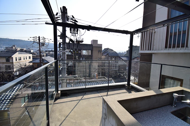 A 3-Story Guesthouse with Panoramic Rooftop Views of Kyoto